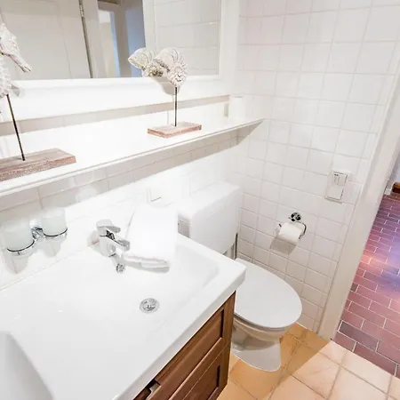 Апартаменты Haus Alster Whg 1 *