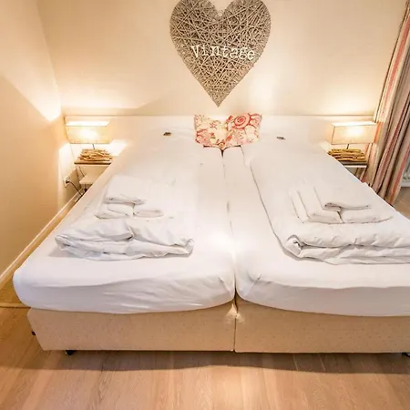 Апартаменты Haus Alster Whg 1 *