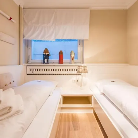 Haus Alster Whg 1 Апартаменты *